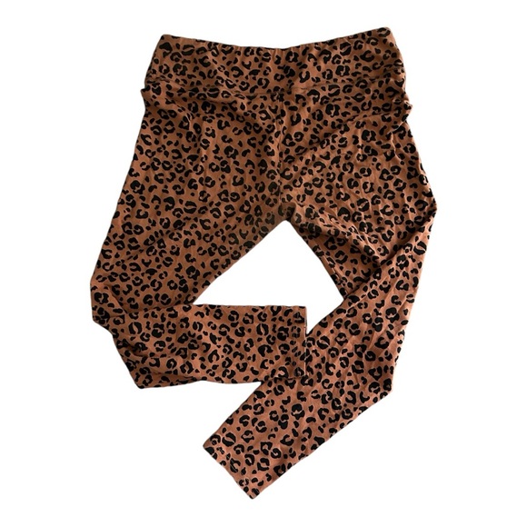 WILD FABLE Women’s High Waisted Classic Leggings in Leopard Print. - Picture 3 of 6